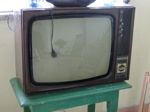 Una TV soviética de las distribuídas en Cuba. Se rompían constantemente y la calidad de imagen era mala.